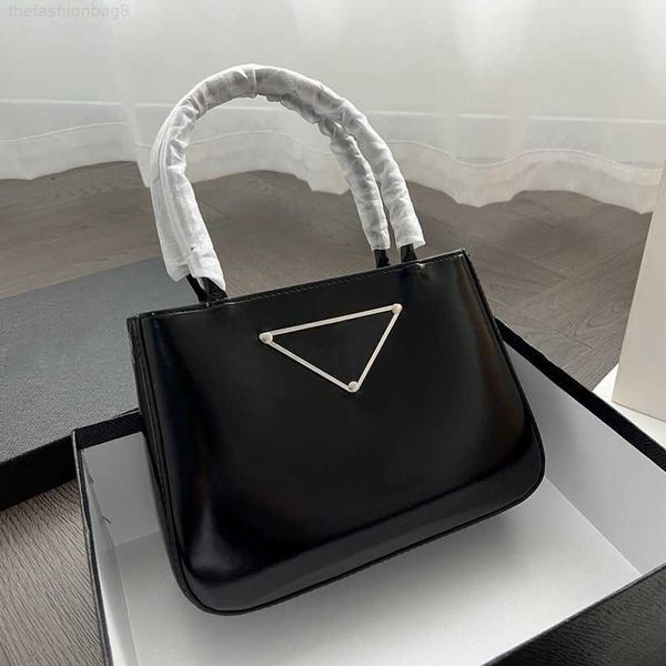 small tote bag casual fashion handbag bright smooth leather design removable chain women crossbody shoulder bags shopping trumpet
small tote bag casual fashion handbag bright smooth leather design removable chain women crossbody shoulder bags shopping trumpet