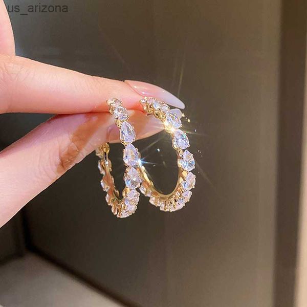 uilz shiny water drop shaped zircon hoop earrings crystal stone stylish daily wear women accessories earrings versatile jewelry l230620, Golden;silver
uilz shiny water drop shaped zircon hoop earrings crystal stone stylish daily wear women accessories earrings versatile jewelry l230620, Golden;silver