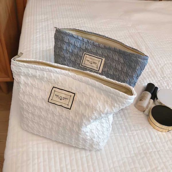 cosmetic bags cases qianniaoge simple makeup bag beauty large capacity high color value black and white temperament storage washing 230704
cosmetic bags cases qianniaoge simple makeup bag beauty large capacity high color value black and white temperament storage washing 230704