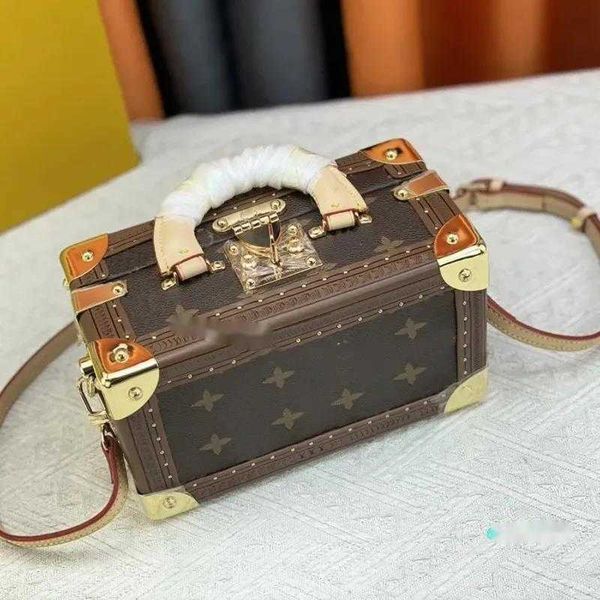 2023-fashion designer bag mens and women's vintage print camera bag mini portable shoulder multi-function wallet card
2023-fashion designer bag mens and women's vintage print camera bag mini portable shoulder multi-function wallet card