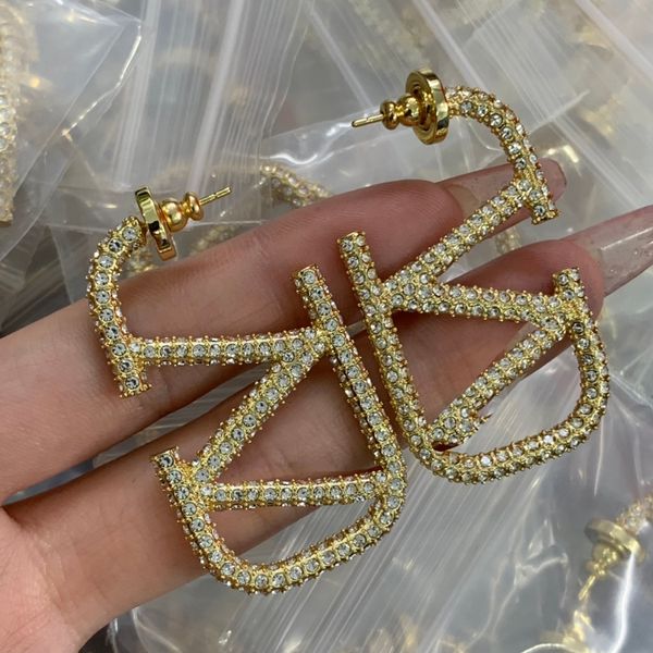 woman v logo stud earrings v letter gold love internet celebrity hoop earing designer pearl orecchini luxury women big earings jewelry 78, Golden
woman v logo stud earrings v letter gold love internet celebrity hoop earing designer pearl orecchini luxury women big earings jewelry 78, Golden