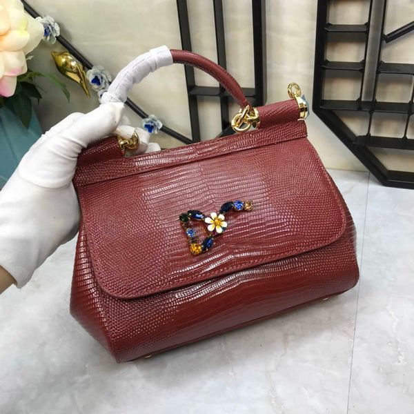 lizard cowhide handbags lady flower diamond luxurys handbag designer shoulder bags crossbody purse lady high-capacity shopping totes 230715
lizard cowhide handbags lady flower diamond luxurys handbag designer shoulder bags crossbody purse lady high-capacity shopping totes 230715