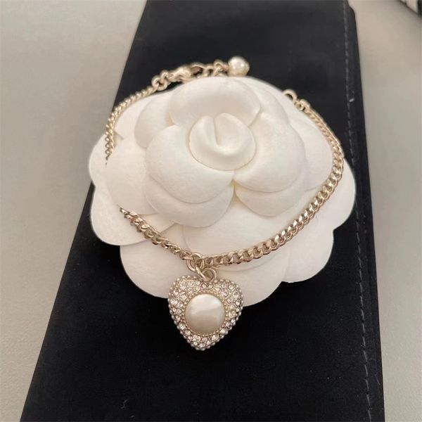 luxury designer c letters pendant necklaces women girls golden chain geometric 18k gold plated pearl necklace chain wedding party jewelry ac, Silver
luxury designer c letters pendant necklaces women girls golden chain geometric 18k gold plated pearl necklace chain wedding party jewelry ac, Silver