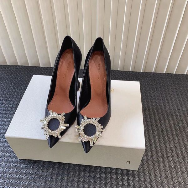 2023 amina muaddi dress shoes pumps high heels sandals factory shoes luxury saeda crystal strap satin suede leather wedding party womens box, Black
2023 amina muaddi dress shoes pumps high heels sandals factory shoes luxury saeda crystal strap satin suede leather wedding party womens box, Black