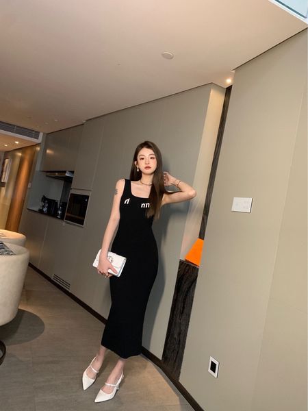 casual dresses new contrast letter decoration sleeveless open back knitted tank dress shows body sexy, Black;gray
casual dresses new contrast letter decoration sleeveless open back knitted tank dress shows body sexy, Black;gray