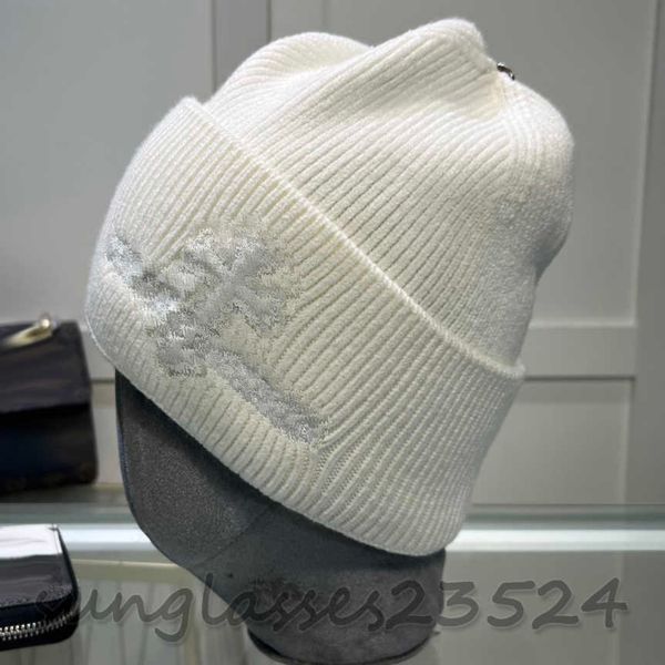 rune cross decoration wool and cashmere hat, warm fashion, simple and generous, high-end atmosphere, designer luxury hats, cross hats chrome, Blue;gray
rune cross decoration wool and cashmere hat, warm fashion, simple and generous, high-end atmosphere, designer luxury hats, cross hats chrome, Blue;gray