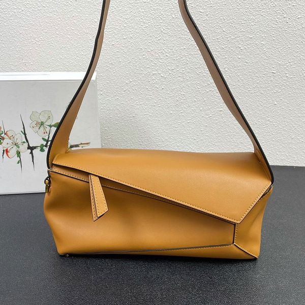 5a designer hobo underarm bag geometry single shoulder bag leows womens genuine leather crossbody bag european and american pillow shaped ha
5a designer hobo underarm bag geometry single shoulder bag leows womens genuine leather crossbody bag european and american pillow shaped ha