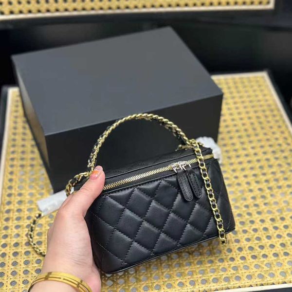 xiaoxiang family bag xiangnan women's bag layer cowhide small fragrance box bag women's crossbody leather small golden ball bag
xiaoxiang family bag xiangnan women's bag layer cowhide small fragrance box bag women's crossbody leather small golden ball bag