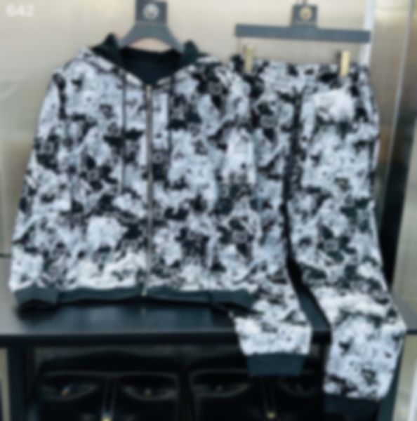 2023 designer men's tracksuits jacquard letter womens zipper stripe hooded running suits patchwork pants jacket men designer blue, Gray
2023 designer men's tracksuits jacquard letter womens zipper stripe hooded running suits patchwork pants jacket men designer blue, Gray
