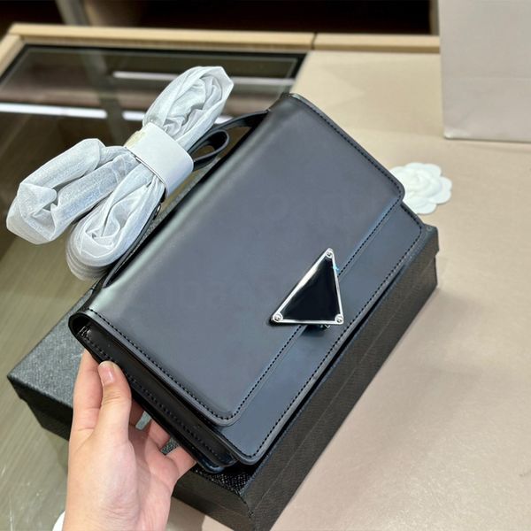 2023 designer leather luxury shoulder bags classic solid large capacity messenger bags two colors
2023 designer leather luxury shoulder bags classic solid large capacity messenger bags two colors