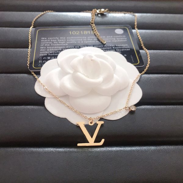 high-end style designer brand letter chokers necklaces luxury titanium steel 18k gold plated crystal necklace fashion women vacation jewelry, Golden;silver
high-end style designer brand letter chokers necklaces luxury titanium steel 18k gold plated crystal necklace fashion women vacation jewelry, Golden;silver