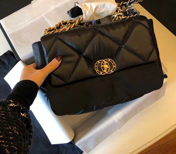 2023 new genuine leather small fragrant wind lingge handbag versatile one shoulder crossbody chain french cloud women's bag
2023 new genuine leather small fragrant wind lingge handbag versatile one shoulder crossbody chain french cloud women's bag