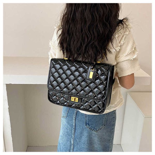 elegant premium texture solid colour lattice shoulder bag women's bag 0728
elegant premium texture solid colour lattice shoulder bag women's bag 0728