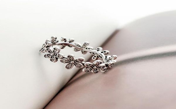 wholesale- 925 sterling silver women wedding ring set original box for cz diamond flowers fashion luxury ring9599705, Slivery;golden
wholesale- 925 sterling silver women wedding ring set original box for cz diamond flowers fashion luxury ring9599705, Slivery;golden