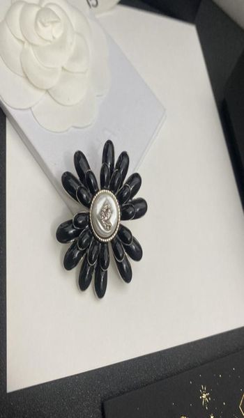 with box designer ch letter brand brooches luxury 45cm black flower print fashion pins women couple love brooches wedding party j2253257, Gray
with box designer ch letter brand brooches luxury 45cm black flower print fashion pins women couple love brooches wedding party j2253257, Gray