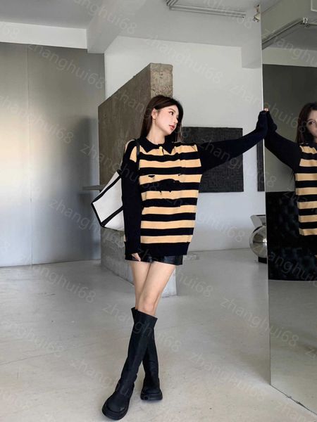23ss womens designer clothing women sweater new early fall jacquard letter striped sweater sweater womens clothing, White;black
23ss womens designer clothing women sweater new early fall jacquard letter striped sweater sweater womens clothing, White;black