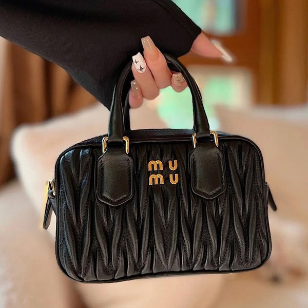 matelasse bowling the tote hand bag shoulder luxurys designer mens pochette classic small clutch bags cross body summer genuine leather fash
matelasse bowling the tote hand bag shoulder luxurys designer mens pochette classic small clutch bags cross body summer genuine leather fash