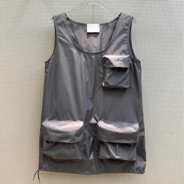 23ss new dress cool gray black nylon hem drawstring tooling style large pocket design dress designer skirt loose sleeveless vest, Black;gray
23ss new dress cool gray black nylon hem drawstring tooling style large pocket design dress designer skirt loose sleeveless vest, Black;gray
