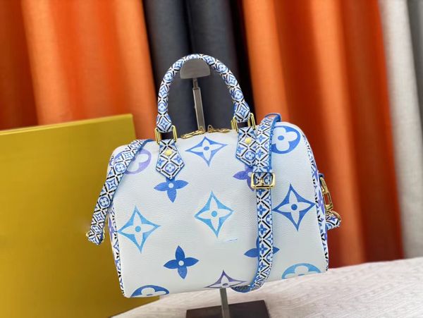 designer ladies evening bag three-piece leather zipper mouth lettering flower design hand-held classic fashion messenger size 25-19-15cm
designer ladies evening bag three-piece leather zipper mouth lettering flower design hand-held classic fashion messenger size 25-19-15cm