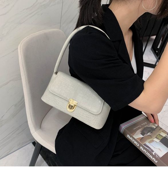 new butterfly chain bag korean fashion lingge one shoulder crossbody bag small square bag korean creative stone pattern shoulder bag
new butterfly chain bag korean fashion lingge one shoulder crossbody bag small square bag korean creative stone pattern shoulder bag
