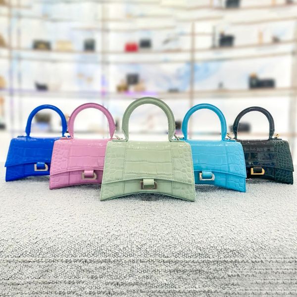 luxury designer hourglass bag crocodile pattern metal brand logo genuine leather bag crossbody women men handbags tote wallet shoulder clutc
luxury designer hourglass bag crocodile pattern metal brand logo genuine leather bag crossbody women men handbags tote wallet shoulder clutc