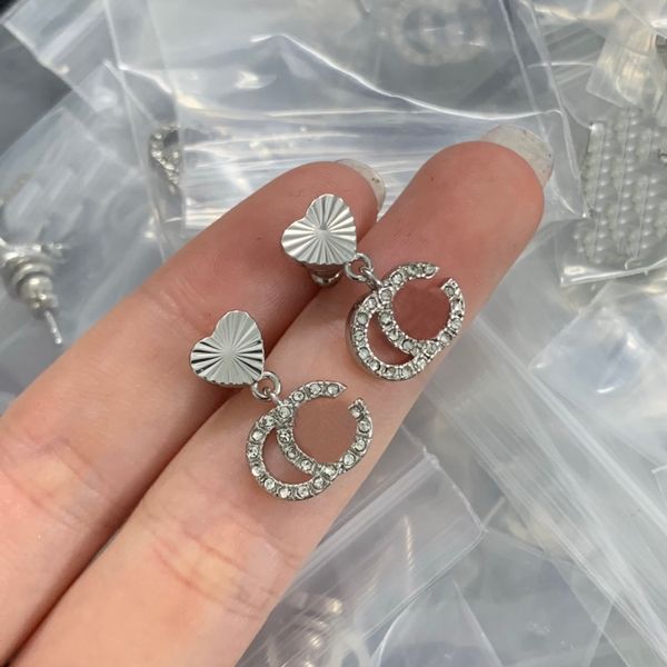 new fashion love ear stud earring with heart shaped diamond letter famous brand ear hoop earrings jewelry valentine's day gift engageme, Golden;silver
new fashion love ear stud earring with heart shaped diamond letter famous brand ear hoop earrings jewelry valentine's day gift engageme, Golden;silver
