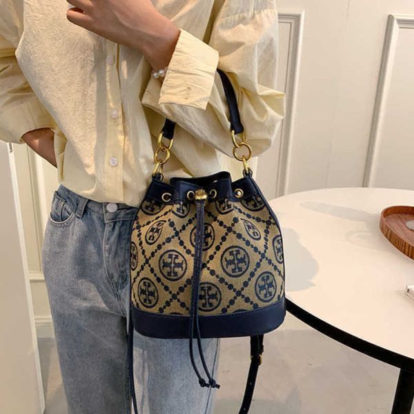 2023 new luxury bags baobao fashion presbyopia drawstring bucket and versatile quality one shoulder oblique straddle women's bag
2023 new luxury bags baobao fashion presbyopia drawstring bucket and versatile quality one shoulder oblique straddle women's bag