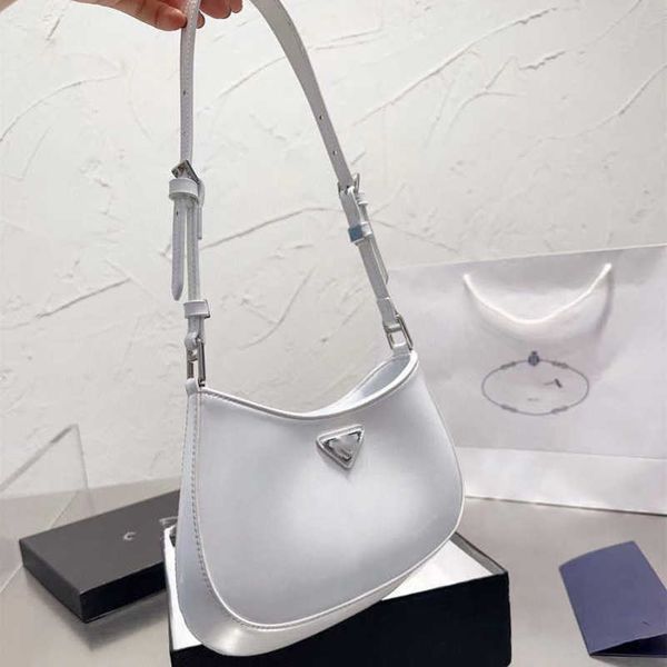 2023 factory direct sales family women's classic cleo bright face letter triangle underarm bag hobo one shoulder handbag original repro
2023 factory direct sales family women's classic cleo bright face letter triangle underarm bag hobo one shoulder handbag original repro