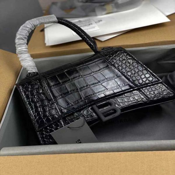 2023 factory direct sales original leather women's 23cm crocodile pattern handheld one shoulder hourglass bag
2023 factory direct sales original leather women's 23cm crocodile pattern handheld one shoulder hourglass bag