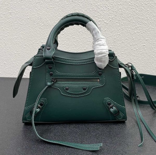 luxury designer neo classic handle city bag women handbags crossbody motorcycle bags genuine leather fashion shoulder trend purses
luxury designer neo classic handle city bag women handbags crossbody motorcycle bags genuine leather fashion shoulder trend purses