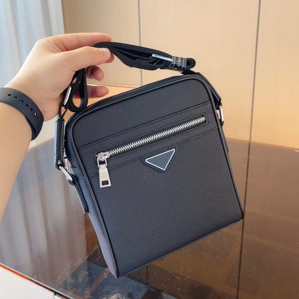 2023 mens briefcases phone bags designer bag crossbody bag luxury men shoulder bag small flaps black leather triangle 5a
2023 mens briefcases phone bags designer bag crossbody bag luxury men shoulder bag small flaps black leather triangle 5a