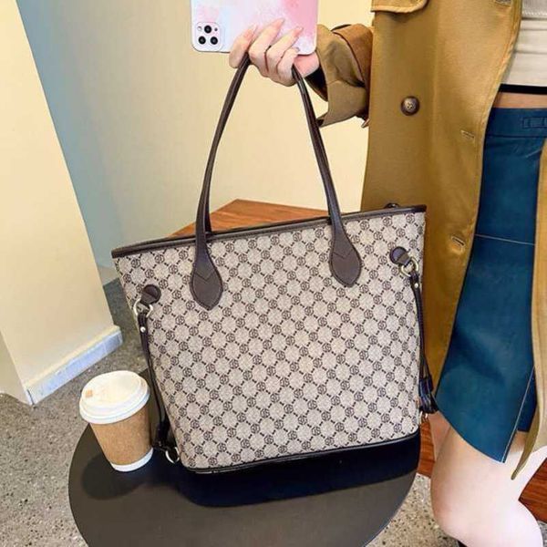 2023 new factory direct sales large capacity women's fashion mesh red leisure print tote bag simple one shoulder handbag
2023 new factory direct sales large capacity women's fashion mesh red leisure print tote bag simple one shoulder handbag