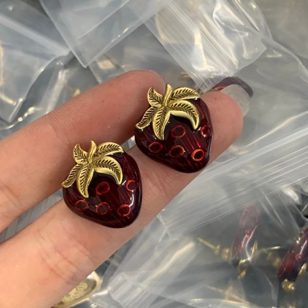 retro charm earrings fashion luxury brand designer diamond strawberry wedding party valentine's day christmas gift excellent quality je, Golden
retro charm earrings fashion luxury brand designer diamond strawberry wedding party valentine's day christmas gift excellent quality je, Golden