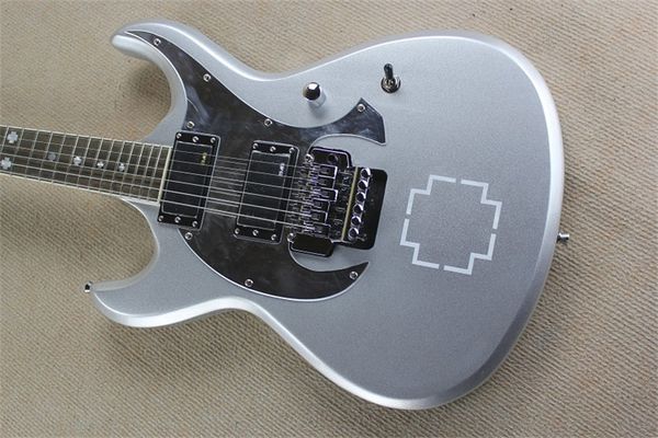 custom shop rzk-600 silver electric guitar chrome hardware mahogany body rosewood fingerboard accept customization
custom shop rzk-600 silver electric guitar chrome hardware mahogany body rosewood fingerboard accept customization