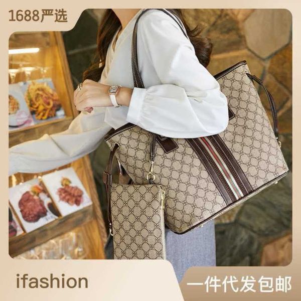 2023 new factory direct sales high capacity tote handbag striped classic printed women's westernized shoulder bag
2023 new factory direct sales high capacity tote handbag striped classic printed women's westernized shoulder bag