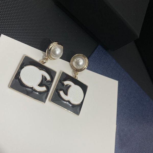 18k gold plated designers brand earrings designer letter ear stud women crystal pearl geometric earring for wedding party jewerlry accessori, Golden;silver
18k gold plated designers brand earrings designer letter ear stud women crystal pearl geometric earring for wedding party jewerlry accessori, Golden;silver