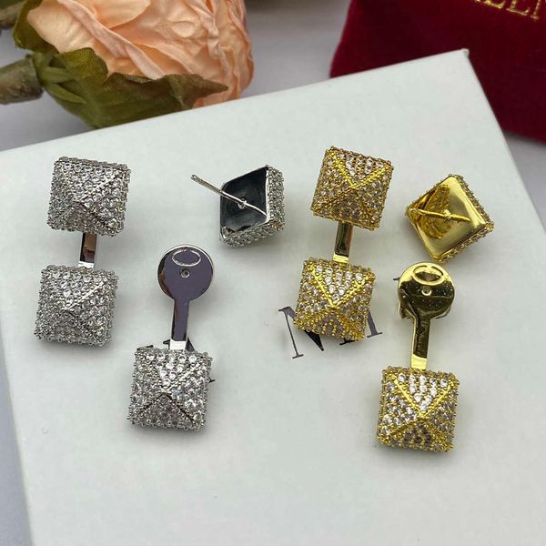 luxury designer women earrings studs yellow white gold plated sparkling women simulated diamond earrings, Golden;silver
luxury designer women earrings studs yellow white gold plated sparkling women simulated diamond earrings, Golden;silver