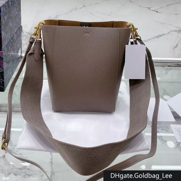 handbag crossbody bags small size soft grain internal hook lock bucket gold metal parts 18cm 25cm with sleeve two straps handbags sangle buc
handbag crossbody bags small size soft grain internal hook lock bucket gold metal parts 18cm 25cm with sleeve two straps handbags sangle buc