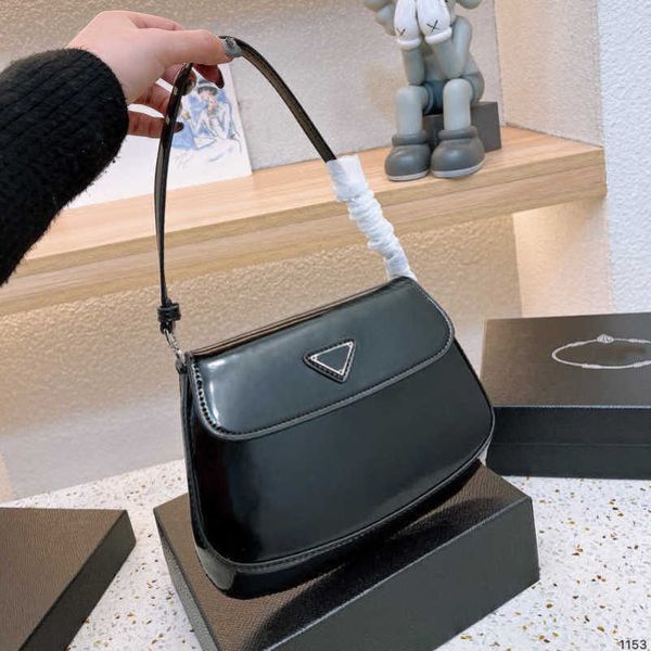 2023 new factory direct sales premium genuine leather handheld women's small underarm spring/summer commuter versatile one shoulder cro
2023 new factory direct sales premium genuine leather handheld women's small underarm spring/summer commuter versatile one shoulder cro