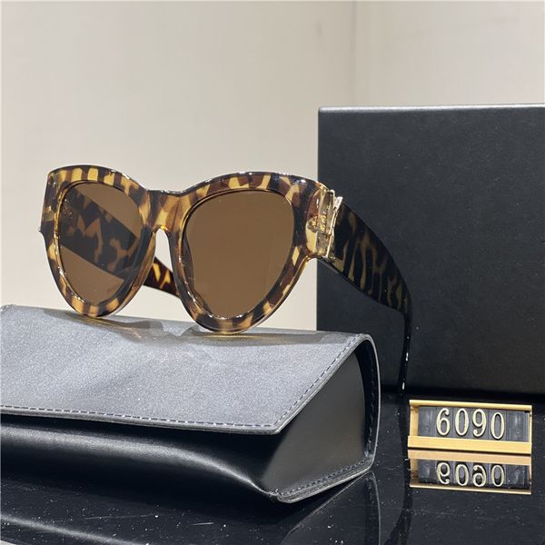 designer sunglasses for women and men fashion model special uv400 protection letters big leg double beam frame outdoor luxury design women s, White;black
designer sunglasses for women and men fashion model special uv400 protection letters big leg double beam frame outdoor luxury design women s, White;black