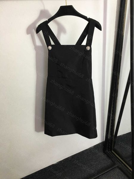 23ss summer dress womens designer clothing women dresses diamond-encrusted button-embellish backcross halter dress womens clothing, Black;gray
23ss summer dress womens designer clothing women dresses diamond-encrusted button-embellish backcross halter dress womens clothing, Black;gray
