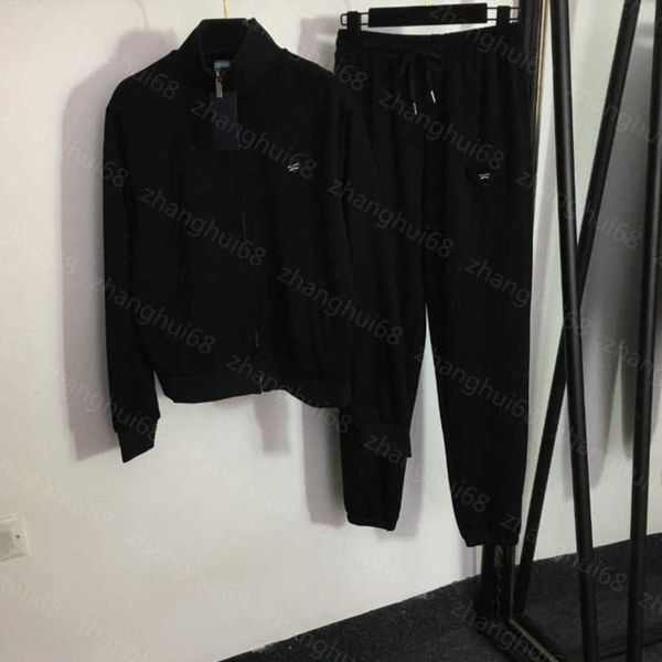 23ss women pants sets womens designer clothing casual suit letter triangle label decorated stand collar long sleeve zipper coat casual pants, White
23ss women pants sets womens designer clothing casual suit letter triangle label decorated stand collar long sleeve zipper coat casual pants, White