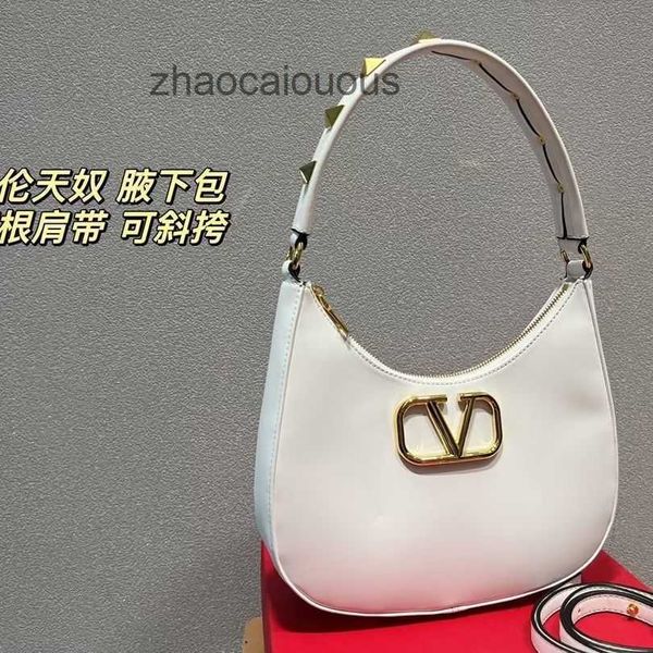 leather riveted valentinoz women handbag designer black bags women's luxury new handbags zipper portable shoulder bag size 28 18 u329
leather riveted valentinoz women handbag designer black bags women's luxury new handbags zipper portable shoulder bag size 28 18 u329