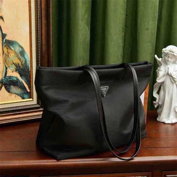 2023 luxury bags personalized women large nylon simple armpit shopping 
2023 luxury bags personalized women large nylon simple armpit shopping
