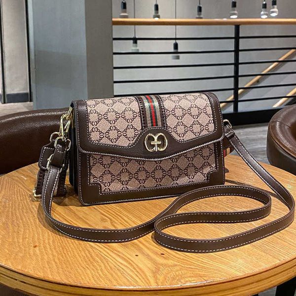 2023 factory direct sales small women's new bad versatile chain messenger bag fashion
2023 factory direct sales small women's new bad versatile chain messenger bag fashion
