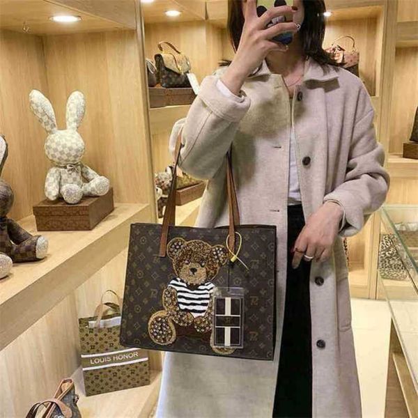 2023 luxury bags glory diamond studded bear tot vegetable basket fashion style and large capacity
2023 luxury bags glory diamond studded bear tot vegetable basket fashion style and large capacity