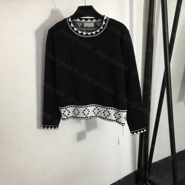 23ss women sweater womens designer clothing back triangle pattern crew-neck long-sleeved pullover sweater sweater womens clothing a1, White;black
23ss women sweater womens designer clothing back triangle pattern crew-neck long-sleeved pullover sweater sweater womens clothing a1, White;black