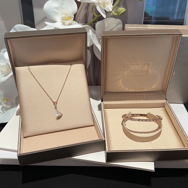 classic diamond necklace bracelet designer jewelry set gold bangle pendant necklace love gift jewelry wedding party, Black
classic diamond necklace bracelet designer jewelry set gold bangle pendant necklace love gift jewelry wedding party, Black