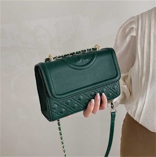 designer luxury bags spring lingge large diagonal span flap and simple shoulder
designer luxury bags spring lingge large diagonal span flap and simple shoulder