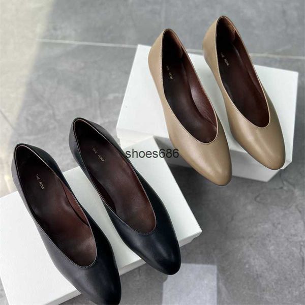 the row new genuine leather shallow mouth cat heels fashion round toe single shoes versatile commuter shoes women's shoes, Black
the row new genuine leather shallow mouth cat heels fashion round toe single shoes versatile commuter shoes women's shoes, Black